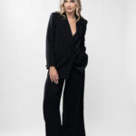 Costum din in cu pantalon si sacou lejer