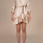 Rochie petrecuta cu mansete late si volan Nude