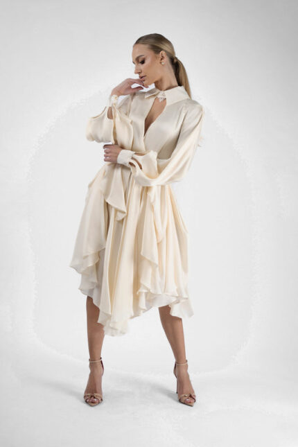 Rochie din matase cu decupaje la maneci