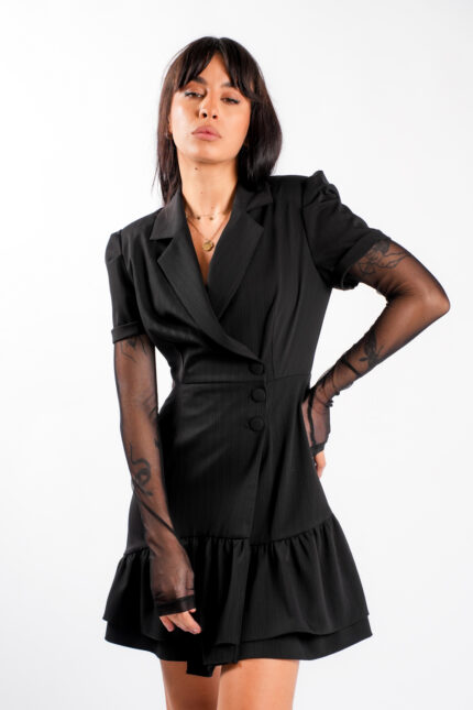 Rochie tip sacou cu maneci din tulle fin