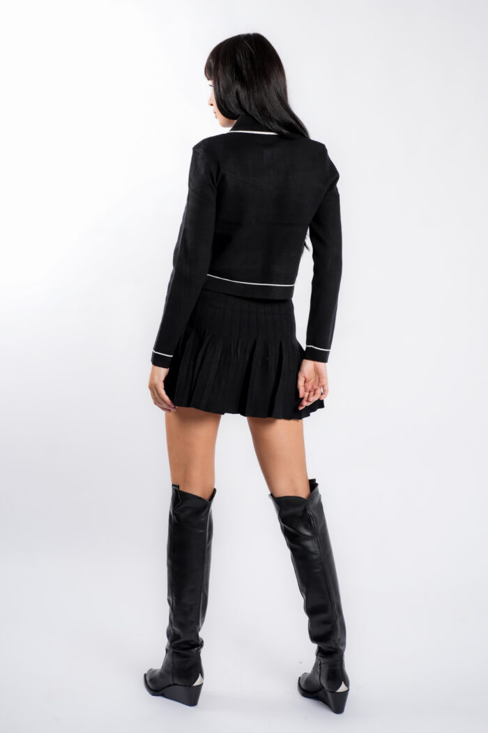 Compleu Black cu guler contrastant - imagine 4