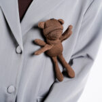 Accesoriu textil ursulet maro