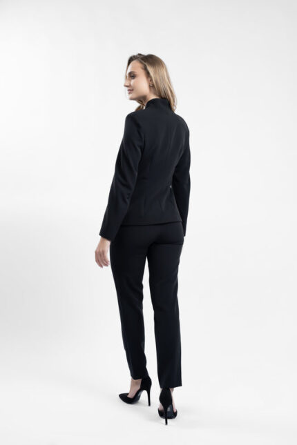 Costum negru cu sacou cambrat si guler tunica - imagine 6