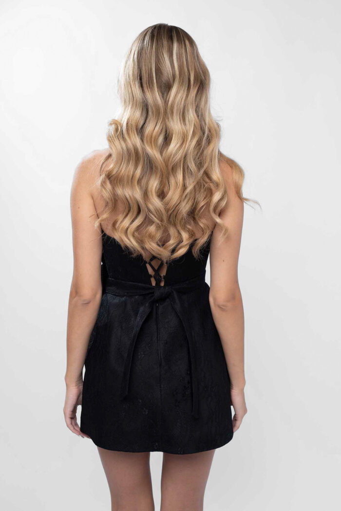 Rochie mini din dantela chantilly cu floare maxi - imagine 4