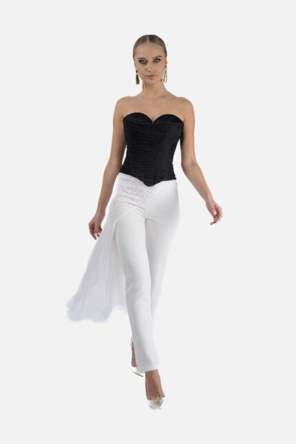 Pantaloni conici cu fronseu si volan lateral