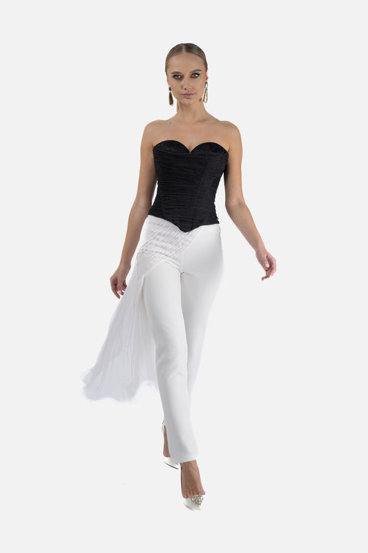 CST_0263_c9902fb8-2123-4a40-98b3-3d6ed21e96d8_800x800 Pantaloni conici cu fronseu si volan lateral - imagine 1